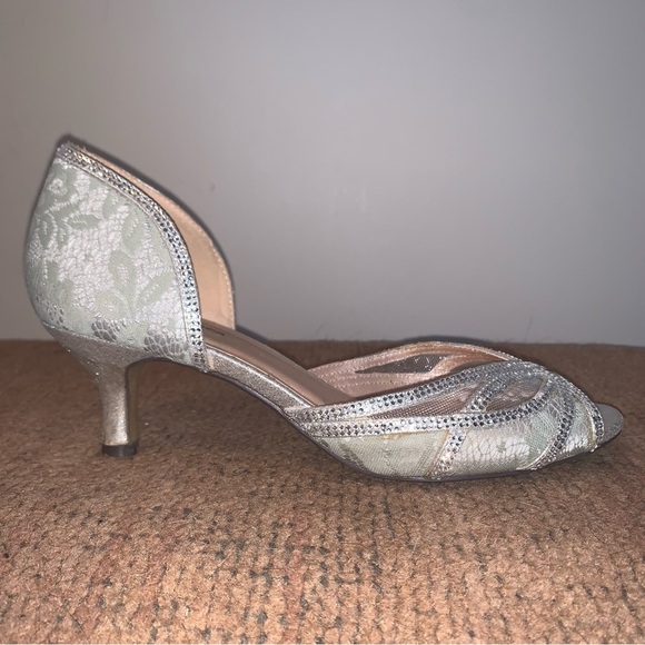 Town Shoes Chic Silver Women's Heels - Picture 1 of 11